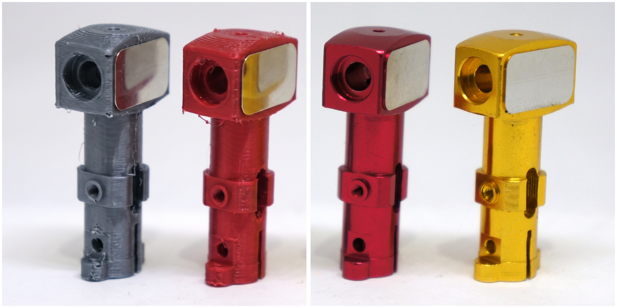 Direktvergleich: Zwei FDM-gedruckte Prototypen in Grau und Rot (links) mit sichtbaren Schichtlinien neben zwei CNC-gefrästen Aluminiumteilen in Rot und Gold (rechts) — gleiche Geometrie, unterschiedliche Oberflächenqualität und Maßgenauigkeit