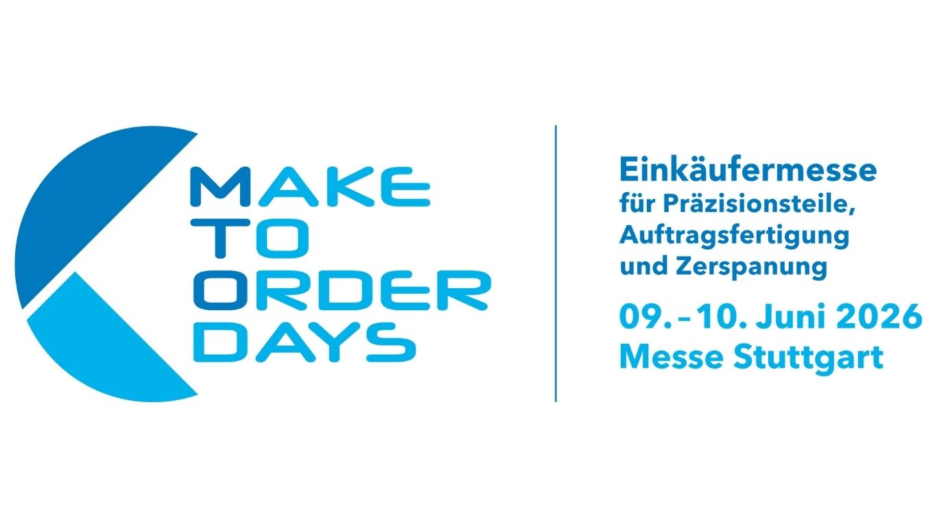 Annuncio dell'evento Make to Order Days 2026. A sinistra, un logo geometrico blu composto da due segmenti di cerchio in blu chiaro e scuro, accanto le parole „Make to Order Days" in caratteri cubitali blu. A destra, separato da una linea verticale, il testo: „Fiera per acquirenti di pezzi di precisione, produzione e lavorazione per conto terzi - 09-10 giugno 2026, Messe Stuttgart.