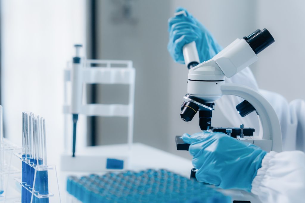 Scientist,Perform,Biochemical,Experiments,In,A,Lab,For,Health,Care