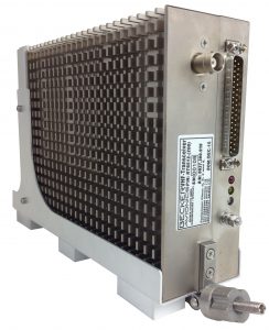 Becker Avionics RVHF-Transceiver RT6512 mit Kühlrippen und Anschlusssteckern