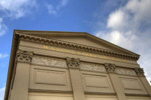 Vista frontal del Teatro Maxim Gorki